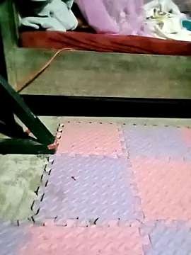 Surrilove online show from April 24, 2026, 3:14 pm