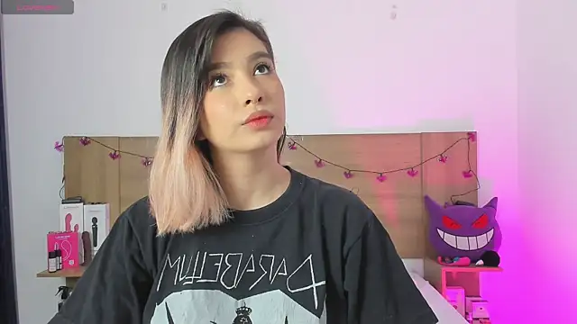 Snapshot of Akatsumi_ chatting on October 31, 2025, 2:51 pm Akatsumi online show from October 31, 2025, 2:51 pm