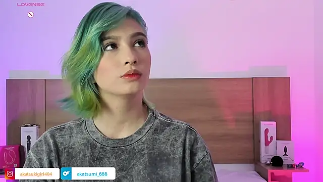 Snapshot of Akatsumi_ chatting on December 18, 2025, 12:27 am Akatsumi online show from December 18, 2025, 12:27 am