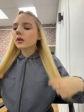 Sky Cutie online show from November 8, 2025, 4:23 am