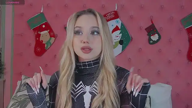 Sky Cutie online show from December 18, 2025, 5:13 am