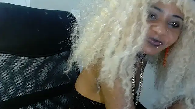 QueenpatieX online show from February 22, 2026, 2:48 pm