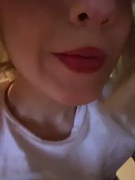 Snapshot of SweetBunnyGF chatting on October 30, 2025, 11:27 pm SweetBunnyGF online show from October 30, 2025, 11:27 pm