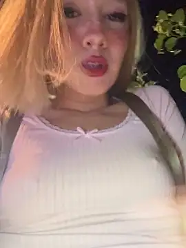 Snapshot of SweetBunnyGF chatting on November 8, 2025, 12:22 am SweetBunnyGF online show from November 8, 2025, 12:22 am