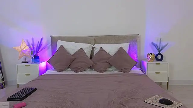 Snapshot of Jules_night chatting on November 8, 2025, 9:24 pm Jules night online show from November 8, 2025, 9:24 pm