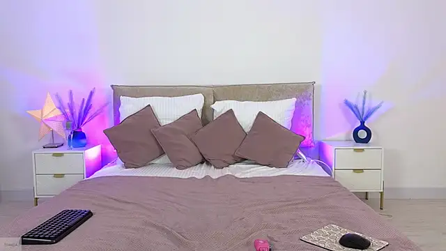 Snapshot of Jules_night chatting on November 9, 2025, 9:13 pm Jules night online show from November 9, 2025, 9:13 pm