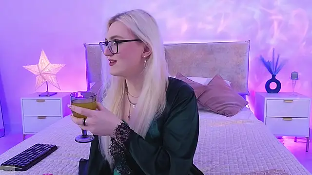 Snapshot of Jules_night chatting on February 7, 2026, 9:18 pm Jules night online show from February 7, 2026, 9:18 pm