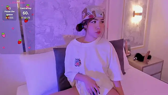 doll eyees  online show from November 8, 2025, 2:34 am