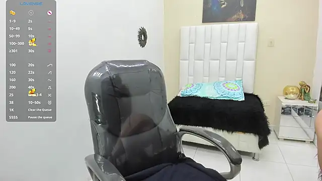 venus cortez online show from November 12, 2025, 5:57 pm