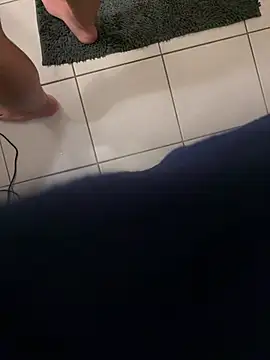 Snapshot of julienCr7 chatting on February 17, 2026, 7:05 am julienCr7 online show from February 17, 2026, 7:05 am