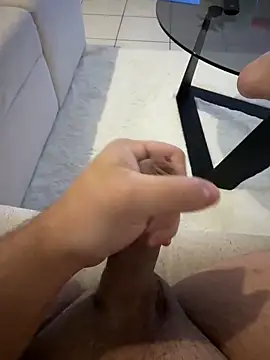 Snapshot of julienCr7 chatting on February 24, 2026, 7:56 pm julienCr7 online show from February 24, 2026, 7:56 pm