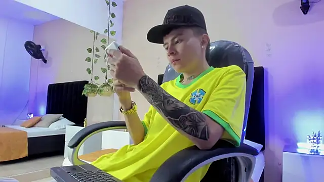 Nascary Fox online show from November 16, 2025, 1:28 pm