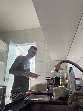 Snapshot of Leonsouzaof chatting on December 3, 2025, 5:11 pm Leonsouzaof online show from December 3, 2025, 5:11 pm