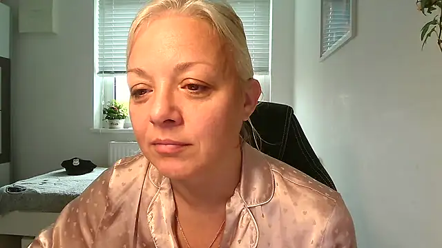 Snapshot of Linsy_Kim chatting on October 25, 2025, 7:05 am Linsy Kim online show from October 25, 2025, 7:05 am