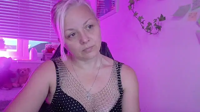 Snapshot of Linsy_Kim chatting on December 4, 2025, 6:44 am Linsy Kim online show from December 4, 2025, 6:44 am