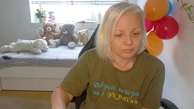 Snapshot of Linsy_Kim chatting on December 15, 2025, 9:24 am Linsy Kim online show from December 15, 2025, 9:24 am