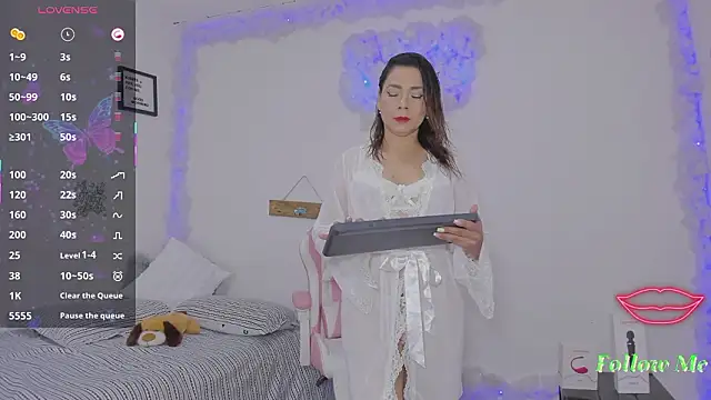 milfAaura online show from March 17, 2026, 3:11 am