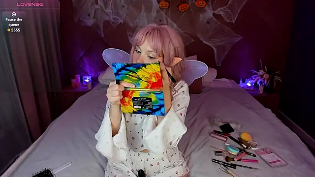 Hina Smith online show from October 31, 2025, 11:33 am