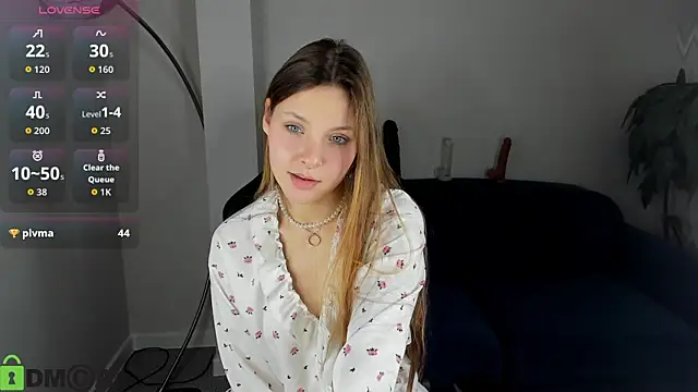 Hina Smith online show from November 20, 2025, 11:21 am