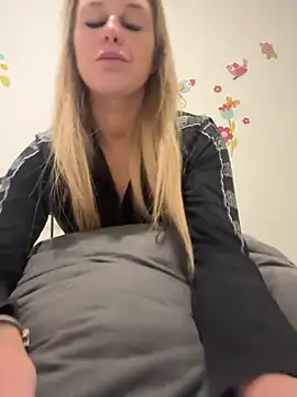 Snapshot of imyourgoodgirl69 chatting on September 22, 2025, 12:40 pm imyourgoodgirl69 online show from September 22, 2025, 12:40 pm