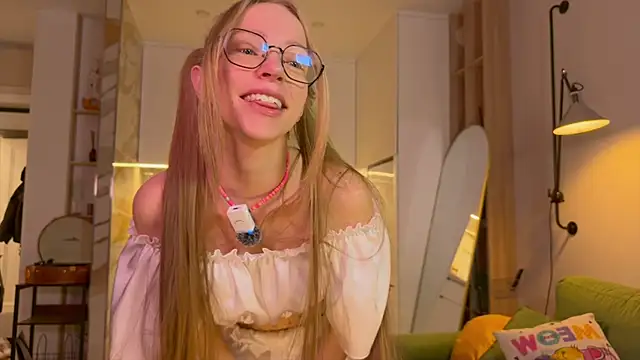 BritaKiss online show from April 15, 2026, 3:02 am