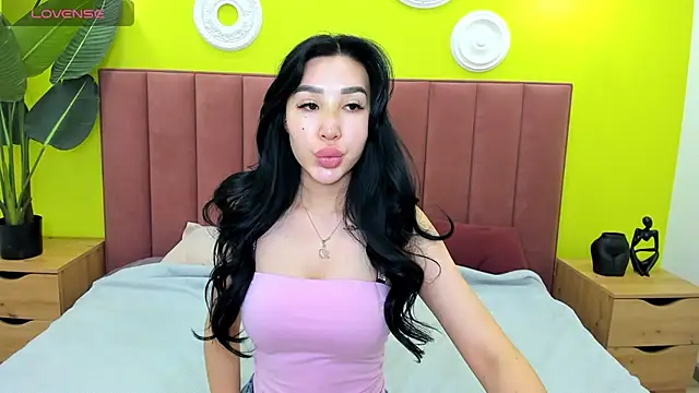 Jennifer Munoz online show from October 19, 2025, 2:01 am