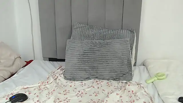 Snapshot of Sexy_melanin17 chatting on October 16, 2025, 4:35 am Sexy melanin17 online show from October 16, 2025, 4:35 am
