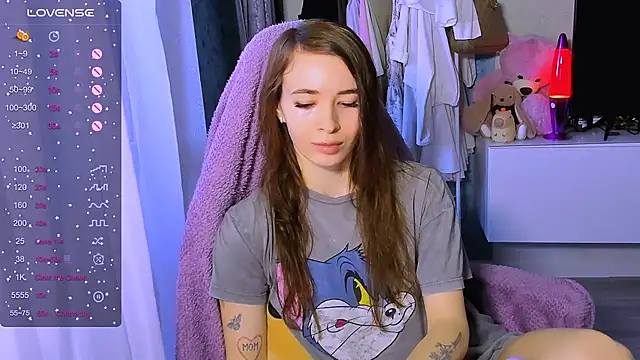 Snapshot of ZoyaMill chatting on October 28, 2025, 7:34 am ZoyaMill online show from October 28, 2025, 7:34 am