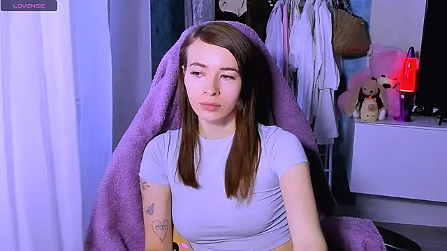 Snapshot of ZoyaMill chatting on November 9, 2025, 6:12 am ZoyaMill online show from November 9, 2025, 6:12 am