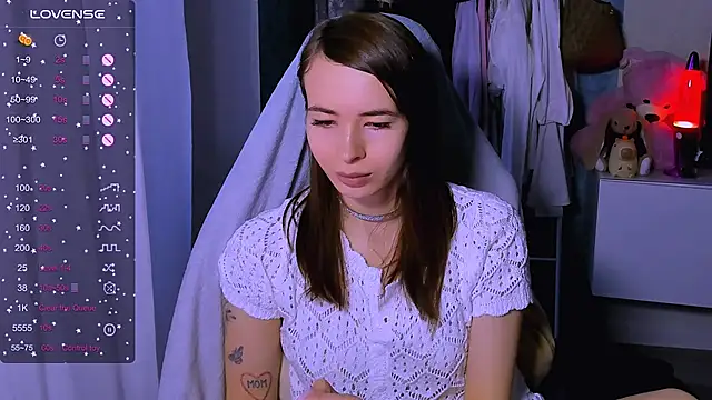 Snapshot of ZoyaMill chatting on November 10, 2025, 6:45 am ZoyaMill online show from November 10, 2025, 6:45 am