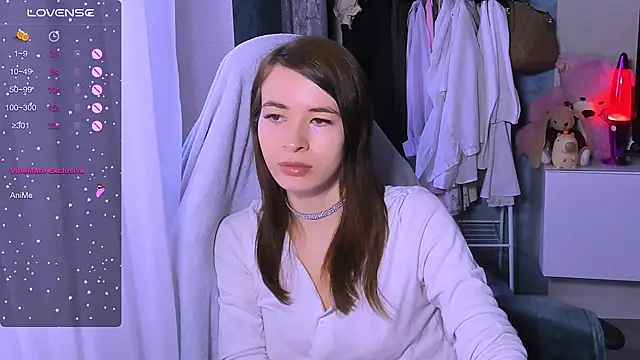 Snapshot of ZoyaMill chatting on November 14, 2025, 6:45 am ZoyaMill online show from November 14, 2025, 6:45 am