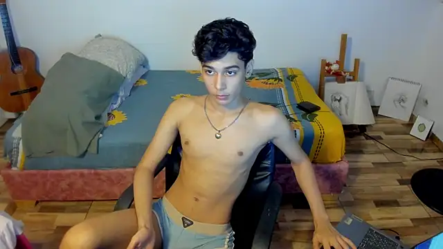 Snapshot of AliottTwink chatting on January 6, 2026, 4:16 am AliottTwink online show from January 6, 2026, 4:16 am