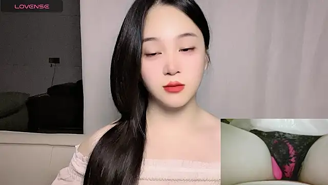 woaiqinqin online show from November 9, 2025, 3:21 pm