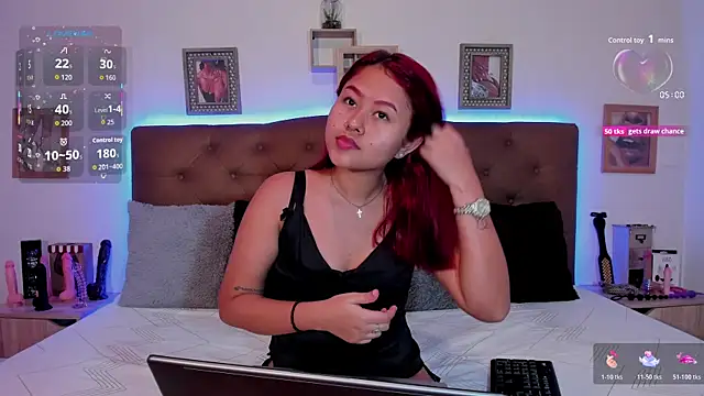 MAYASMITH   online show from November 3, 2025, 12:17 pm