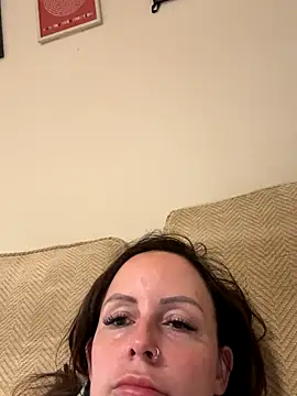 nightingale27 online show from September 16, 2025, 7:48 pm