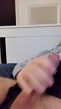 Snapshot of NewJoiner chatting on October 10, 2025, 5:56 pm NewJoiner online show from October 10, 2025, 5:56 pm