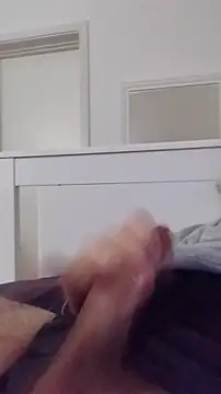 Snapshot of NewJoiner chatting on November 20, 2025, 8:30 pm NewJoiner online show from November 20, 2025, 8:30 pm