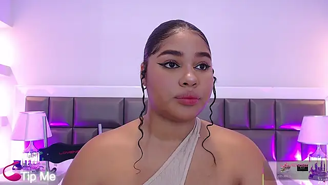 LennaEvans online show from December 5, 2025, 11:08 am