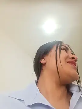 Snapshot of MAYE__13 chatting on February 5, 2026, 12:32 pm MAYE 13 online show from February 5, 2026, 12:32 pm