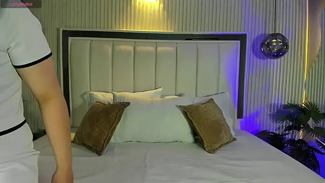 MariathLittle online show from October 24, 2025, 5:20 pm