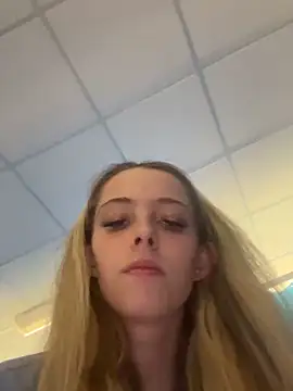 Snapshot of Angelloverxo chatting on November 7, 2025, 9:59 pm Angelloverxo online show from November 7, 2025, 9:59 pm