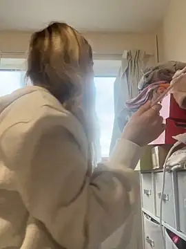 Snapshot of Angelloverxo chatting on December 5, 2025, 3:41 pm Angelloverxo online show from December 5, 2025, 3:41 pm