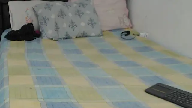 zoe stp latina online show from November 27, 2025, 7:16 pm