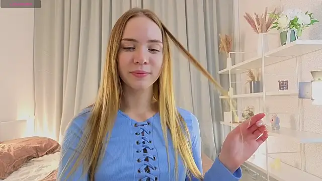 CarollSmithh online show from November 13, 2025, 9:03 pm