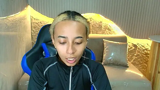 Snapshot of Agnis_ink_r chatting on November 12, 2025, 1:11 pm Agnis ink r online show from November 12, 2025, 1:11 pm