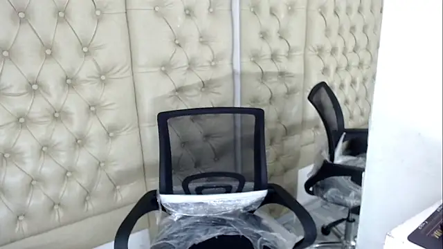 JessicaHott01 online show from March 20, 2026, 6:57 pm