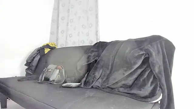 mila dash online show from November 8, 2025, 1:06 am