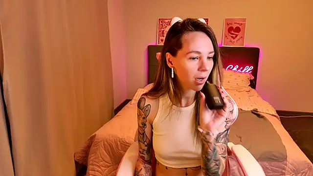 MiaGraham1 online show from April 18, 2026, 7:07 pm