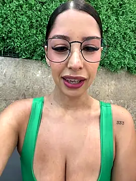 Snapshot of luvely chatting on December 5, 2025, 9:00 pm luvely online show from December 5, 2025, 9:00 pm