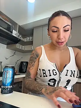 Snapshot of Sarahlove_90 chatting on December 21, 2025, 8:27 pm Sarahlove 90 online show from December 21, 2025, 8:27 pm